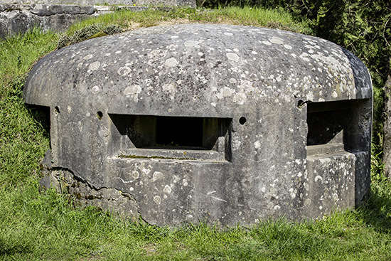 Die Außenwand eines solchen Bunkers kann den gleichen U-Wert aufweisen wie eine Wand aus Holz und Dämmung. Das Aufheizverhalten ist alllerdings extrem unterschiedlich