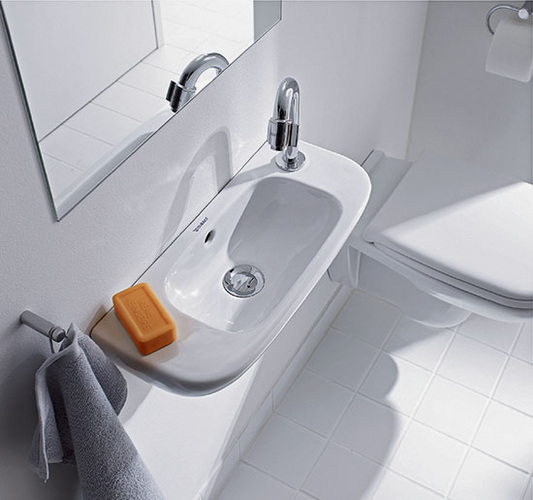 Im Gäste-WC herrscht meist ein eingeschränktes Platzangebot. Aber auch das
lässt sich hervorragend gestalten
(Bild: Duravit) Im Gäste-WC herrscht meist ein eingeschränktes Platzangebot. Aber auch das
lässt sich hervorragend gestalten
(Bild: Duravit)