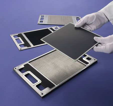 Hightech für den Heizungskeller! Im Bild seht ihr die einzelnen Komponenten
für einen Brennstoffzellen Stapel (Stack). Bild: Forschungszentrum Jülich Hightech für den Heizungskeller! Im Bild seht ihr die einzelnen Komponenten
für einen Brennstoffzellen Stapel (Stack). Bild: Forschungszentrum Jülich