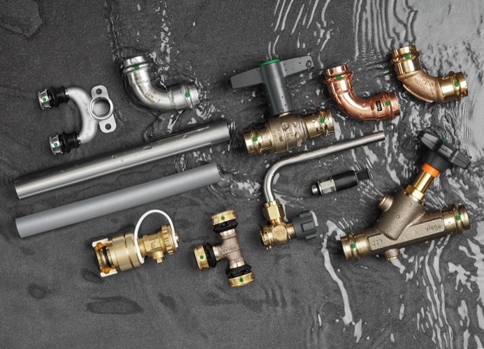 Weniger ist mehr: Bauteile und eingebrachte Stoffe in Installationen müssen
bestimmungsgemäß der Trinkwasserversorgung dienen. Verfahren und Zusätze,
die nicht den allgemein anerkannten Regeln der Technik entsprechen, sind zu
entfernen.
Bilder: Viega Weniger ist mehr: Bauteile und eingebrachte Stoffe in Installationen müssen
bestimmungsgemäß der Trinkwasserversorgung dienen. Verfahren und Zusätze,
die nicht den allgemein anerkannten Regeln der Technik entsprechen, sind zu
entfernen.
Bilder: Viega