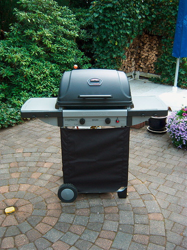 Der einfache Aufbau und die schnelle Inbetriebnahme sind Gründe für die
zunehmende Verbreitung von Gasgrills als Freiluftküchen (Bild: Poullie) Der einfache Aufbau und die schnelle Inbetriebnahme sind Gründe für die
zunehmende Verbreitung von Gasgrills als Freiluftküchen (Bild: Poullie)