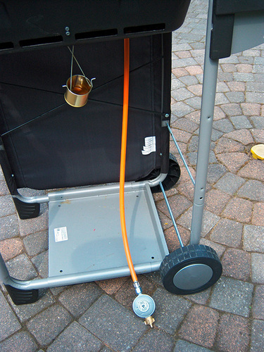 Unter dem Gasgrill ist Platz für die Gasflasche (Bild: Poullie) Unter dem Gasgrill ist Platz für die Gasflasche (Bild: Poullie)