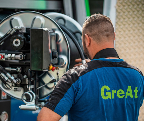 © Bild: GreAT Modernes Arbeitsgerät kombiniert mit moderner Unterstützung bei der Abrechnung der dann geleisteten Arbeit gehören zusammen.