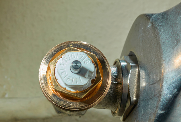 © Bild: Jan  –  stock.adobe.com Auch für dieses Thermostatventil kann ein KV -Wert angegeben werden. Lesen Sie, wie sich dieser Wert ermitteln lässt und wie das Ventil eines anderen Herstellers mit denselben Eigenschaften gefunden werden kann.